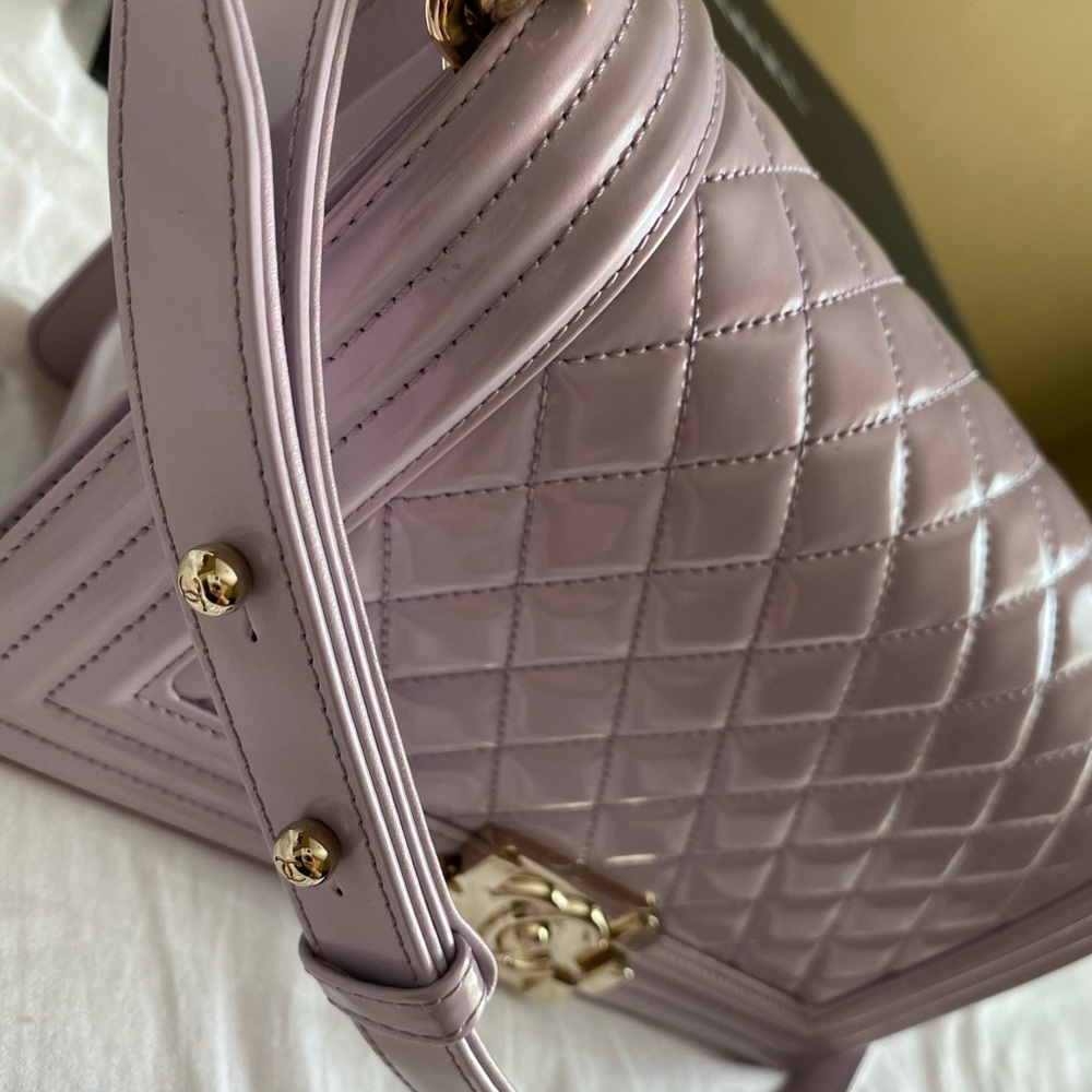 🛑Sold🛑Chanel boy medium irridescent